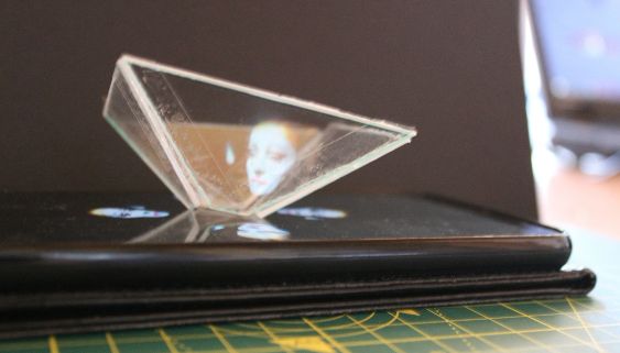 Vorschaubild – DIY: Ein Hologramm für dein Smartphone